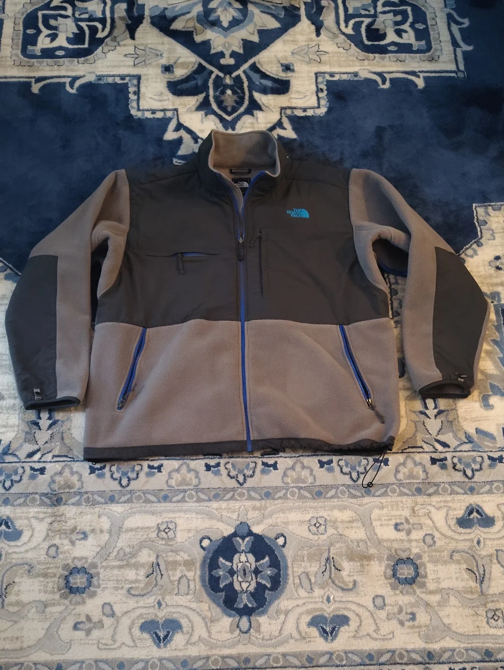 The North Face Two-Tone Gray and Black Denali Fleece Jacket with Blue Accents